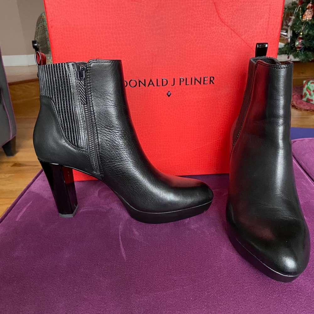Donald Pliner Edina Bootie